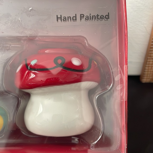 St Nicholas squareSalt and Pepper Shaker Set - Picture 5 of 5